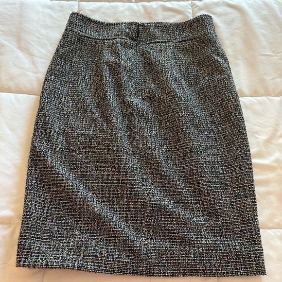 Ann Taylor Women’s Black and Gray Pencil Skirt - Picture 8 of 8
